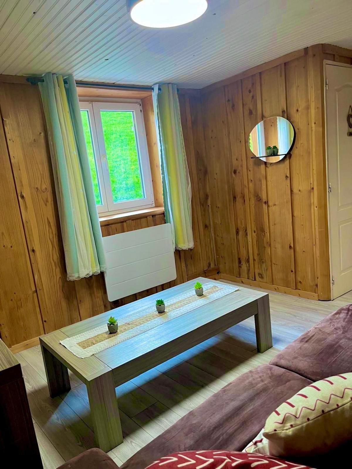 Appartement Dans Maison Familiale ベルヴォー エクステリア 写真